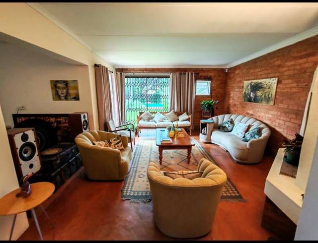 5 BEDROOM HOUSE FOR SALE IN ROOIHUISKRAAL